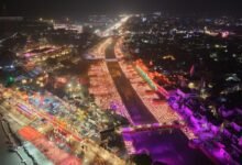दीपोत्सव 2025 के दौरान अयोध्या की ‘राम की पैड़ी’ भक्ति और तकनीक का संगम बन गई। मुख्यमंत्री योगी आदित्यनाथ ने संत-महंतों संग दीप प्रज्ज्वलित कर आयोजन की शुरुआत की। पर्यटन विभाग की ओर से आयोजित 3D रामायण प्रोजेक्शन, लेजर शो और 1100 स्वदेशी ड्रोन ने प्रभु श्रीराम के जीवन प्रसंगों को सजीव कर दिया। बालकांड से लंकाकांड तक की अद्भुत झलकियां देख दर्शक अभिभूत हो उठे। *“जय श्रीराम”* के उद्घोष से गूंजती अवधपुरी मानो फिर त्रेता युग में लौट आई। पूरा आयोजन योगी सरकार की भक्ति और आधुनिकता के अद्भुत संगम का प्रतीक बना।
