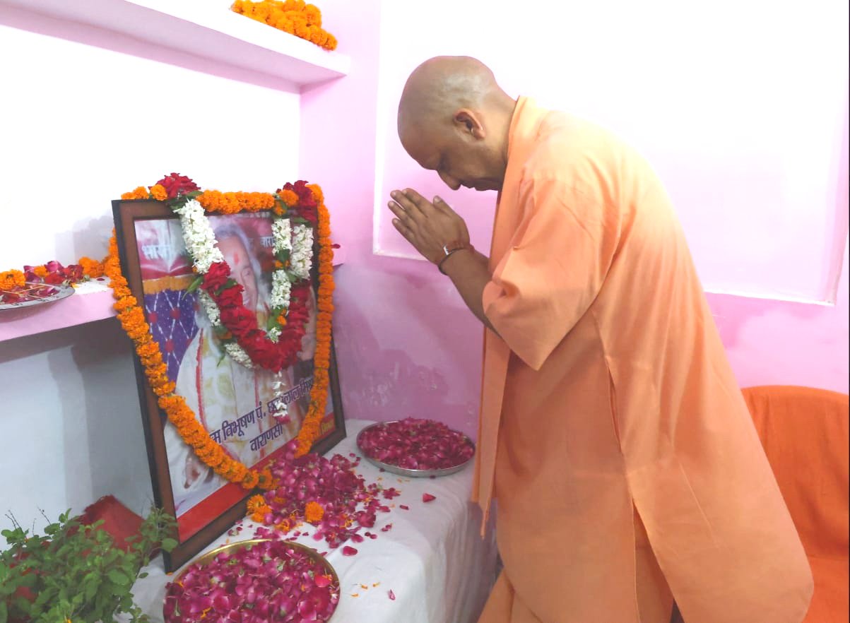 मुख्यमंत्री ने पं. छन्नूलाल मिश्र को दी श्रद्धांजलि,परिजनों से मिलकर व्यक्त की संवेदना