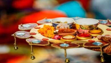 18 अक्टूबर 2025 को आने वाला शनि प्रदोष व्रत भगवान शिव और शनिदेव को प्रसन्न करने का श्रेष्ठ अवसर है। यह व्रत शनिदोष, साढ़ेसाती और जीवन के संकटों से मुक्ति के लिए किया जाता है। प्रदोष काल में शिवलिंग का अभिषेक, तिल-दान और कथा-श्रवण विशेष फलदायी माना गया है। जानिए व्रत की विधि, पूजन सामग्री, नियम और सम्पूर्ण कथा इस रिपोर्ट में।