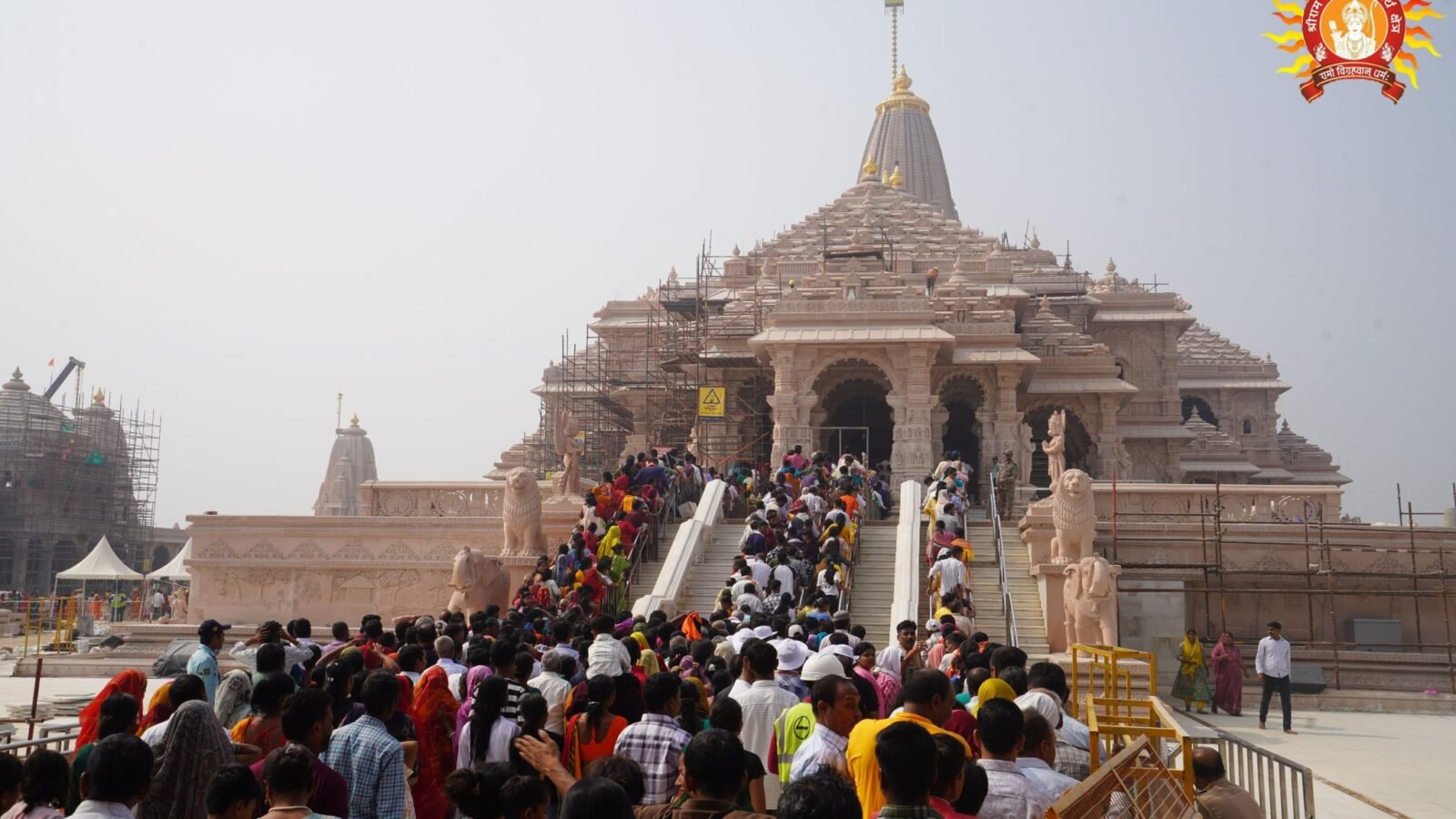 रामलला की प्राण-प्रतिष्ठा के दो वर्षों में अयोध्या ने विरासत और विकास के अद्भुत समन्वय से नया इतिहास रचा है। मुख्यमंत्री Yogi Adityanath के नेतृत्व में अयोध्या धार्मिक नगरी से आगे बढ़कर पर्यटन, रोजगार और अर्थव्यवस्था का मजबूत केंद्र बनी है। विश्वस्तरीय इन्फ्रास्ट्रक्चर, करोड़ों श्रद्धालु, हजारों रोजगार और बढ़ती आय ने अयोध्या को नए भारत के आत्मविश्वास का प्रतीक बना दिया है।