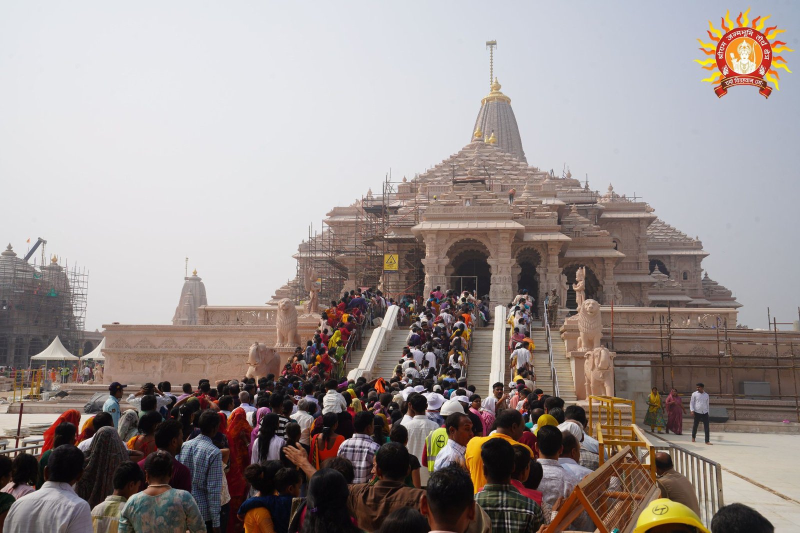 रामलला की प्राण-प्रतिष्ठा के दो वर्षों में अयोध्या ने विरासत और विकास के अद्भुत समन्वय से नया इतिहास रचा है। मुख्यमंत्री Yogi Adityanath के नेतृत्व में अयोध्या धार्मिक नगरी से आगे बढ़कर पर्यटन, रोजगार और अर्थव्यवस्था का मजबूत केंद्र बनी है। विश्वस्तरीय इन्फ्रास्ट्रक्चर, करोड़ों श्रद्धालु, हजारों रोजगार और बढ़ती आय ने अयोध्या को नए भारत के आत्मविश्वास का प्रतीक बना दिया है।