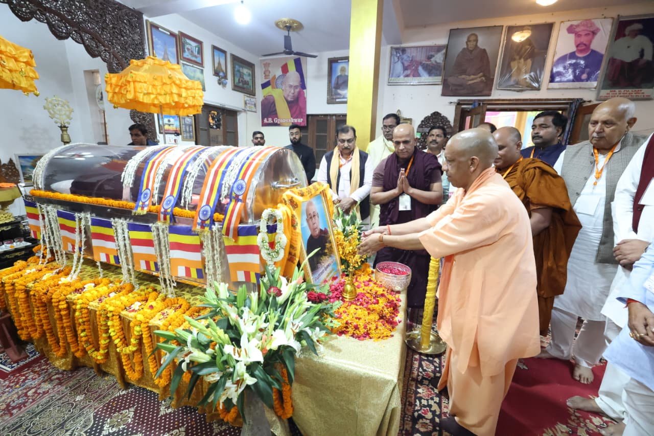 बौद्ध धर्मगुरु भदंत ज्ञानेश्वर को सीएम योगी ने दी श्रद्धांजलि