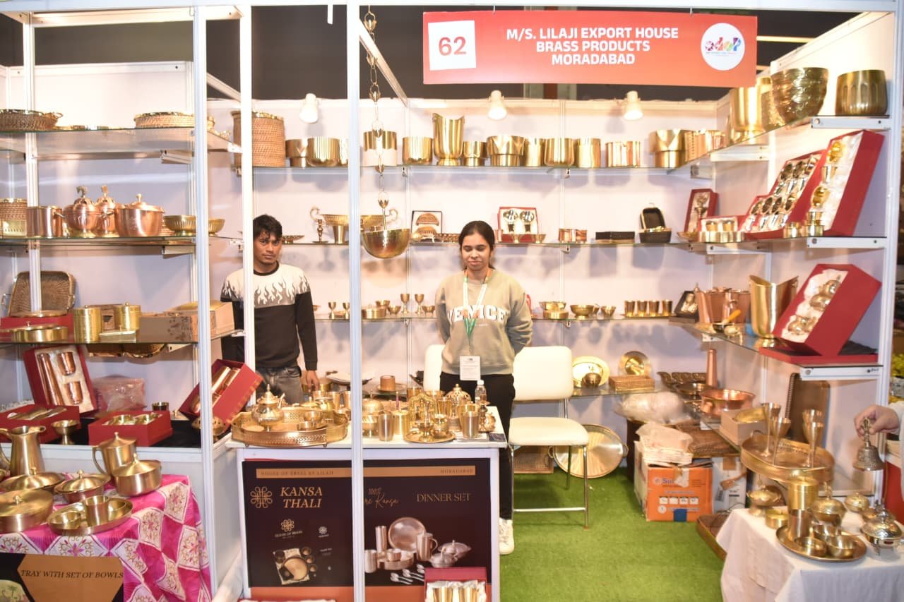 मुख्यमंत्री योगी आदित्यनाथ के नेतृत्व में उत्तर प्रदेश युवा-केन्द्रित विकास का नया मॉडल प्रस्तुत कर रहा है, जिसका प्रभाव आईआईटीएफ 2025 में स्पष्ट दिखाई देता है। रोजगार मेला, सीएम युवा कार्यक्रम और ओडीओपी जैसी योजनाओं ने युवाओं को कौशल, संसाधन और उद्यमिता के अवसर देकर आत्मनिर्भरता की दिशा में आगे बढ़ाया है। आईआईटीएफ में युवा उद्यमियों की भागीदारी से यह साफ है कि सरकार की पहलों ने स्थानीय कौशल और स्टार्टअप आइडिया को सफल व्यवसायों में बदलने में महत्वपूर्ण भूमिका निभाई है। नवाचार और उद्यमिता के माध्यम से उत्तर प्रदेश तेजी से अवसरों का केंद्र बन रहा है।