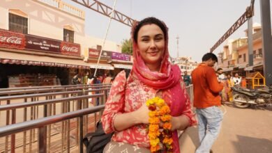 राम मंदिर निर्माण के बाद अयोध्या तेजी से एक विश्वस्तरीय आध्यात्मिक पर्यटन केंद्र के रूप में उभरा है। रूस, पुणे और अन्य देशों-राज्यों से आए पर्यटकों ने शहर की दिव्य ऊर्जा, स्वच्छता, बेहतर व्यवस्थाओं और मोदी–योगी सरकार के विकास कार्यों की खुलकर सराहना की। बढ़ते तीर्थाटन से होटल, रेस्टोरेंट और गेस्ट हाउस उद्योगों में बड़ी वृद्धि हुई है, जिससे रोजगार और स्थानीय अर्थव्यवस्था को मजबूती मिली है। विदेशी पर्यटकों की संख्या बढ़ने, निवेश में इजाफा और हॉस्पिटैलिटी सेक्टर के विस्तार से अयोध्या का बदलता स्वरूप भारत की सांस्कृतिक शक्ति और आध्यात्मिक समृद्धि का वैश्विक प्रतीक बन रहा है।