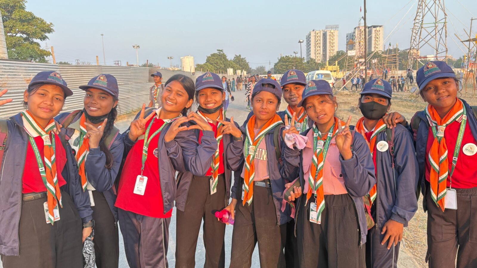 लखनऊ में आयोजित भारत स्काउट्स एंड गाइड्स की 19वीं राष्ट्रीय जंबूरी, विकसित युवा-विकसित भारत की थीम पर देश-विदेश के 32,000 से अधिक प्रतिभागियों के साथ एक भव्य युवा समागम के रूप में उभरी है। इस आयोजन में लड़कियों की रिकॉर्डस्तरीय भागीदारी ने स्काउटिंग और गाइडिंग में नए युग की शुरुआत की है। सांस्कृतिक प्रस्तुतियों, साहसिक गतिविधियों, हाई-टेक वर्कशॉप्स और ड्रोन शो ने युवाओं में नेतृत्व, नवाचार और आत्मविश्वास की नई ऊर्जा जगाई है। विभिन्न देशों की टीमों की उपस्थिति ने आयोजन को अंतरराष्ट्रीय पहचान दी। इस जंबूरी ने साबित किया कि अवसर मिलने पर लड़कियाँ हर क्षेत्र में इतिहास रचती हैं।