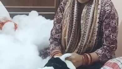 प्रधानमंत्री के मार्गदर्शन और मुख्यमंत्री योगी आदित्यनाथ की नीतियों ने प्रदेश के कई उद्यमियों को आत्मनिर्भर बनने की दिशा में प्रेरित किया है। झांसी की वंदना चौधरी इसी सफलता की मिसाल हैं। वर्ष 2021 में ओडीओपी के तहत प्रशिक्षण लेकर उन्होंने सॉफ्ट टॉयज बनाने का कार्य शुरू किया। अब वंदना 14 नवंबर से नई दिल्ली के भारत मंडपम में आयोजित इंडिया इंटरनेशनल ट्रेड फेयर में अपने उत्पाद प्रदर्शित करेंगी।