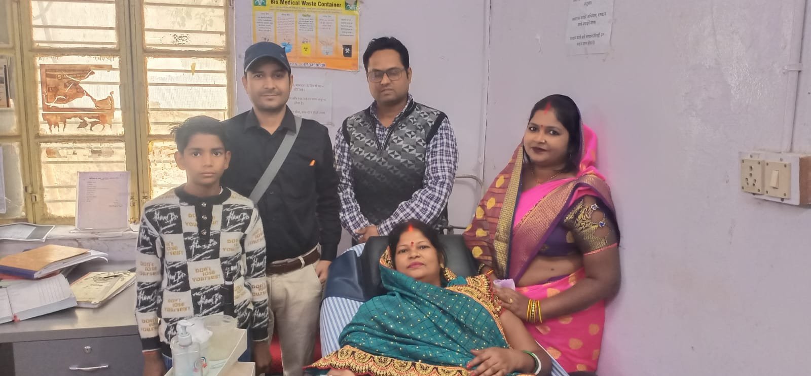 भलुअनी, देवरिया में स्व. दीपचंद की स्मृतिदिवस पर उनकी पुत्री इसरावती देवी ने महर्षि देवरहा बाबा मेडिकल कॉलेज ब्लड बैंक में अपना 11वां रक्तदान किया। महिलाओं में रक्तदान को लेकर फैली भ्रांतियों को दूर करते हुए उन्होंने कहा कि नियमित रक्तदान सुरक्षित है और इससे कई लोगों की जान बचाई जा सकती है।