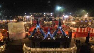 वाराणसी में पर्यटन और धार्मिक स्थलों के सौंदर्यीकरण हेतु मोदी-योगी सरकार का एक्शन प्लान लागू होने जा रहा है। 2410.99 लाख की लागत से अस्सी, दशाश्वमेध, पंचगंगा सहित 10 प्रमुख घाटों और मंदिरों पर फसाड लाइटिंग की जाएगी। इससे काशी की सांस्कृतिक, धार्मिक और ऐतिहासिक भव्यता रात में और अधिक आकर्षक दिखेगी तथा रात्रिकालीन पर्यटन को बढ़ावा मिलेगा।