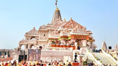 मुख्यमंत्री योगी आदित्यनाथ की नीतियों के परिणामस्वरूप “अयोध्या ब्रांड” आज विश्व में चर्चा का विषय है। श्रीराम मंदिर के शिखर पर ध्वजारोहण के बाद अयोध्या पर्यटन, निवेश और आधारभूत विकास के मामले में नई पहचान बना रही है। जनवरी–जून 2025 में लगभग 23 करोड़ पर्यटक रामनगरी पहुंचे और वर्षांत तक यह संख्या 50 करोड़ तक पहुंचने का अनुमान है। आधुनिक विमानतल, विश्वस्तरीय रेलवे स्टेशन, स्मार्ट यातायात व्यवस्था, स्वच्छ सड़कें, थीम आधारित चौराहे, अंतरराष्ट्रीय होटल श्रृंखलाएं और बढ़ती व्यावसायिक गतिविधियां अयोध्या को यूपी की जीएसडीपी में 1.5% योगदानकर्ता बना रही हैं। अयोध्या उत्तर प्रदेश को वन ट्रिलियन डॉलर इकॉनमी की दिशा में महत्वपूर्ण गति प्रदान कर रही है।