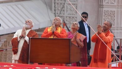 विवाह पंचमी पर श्रीराम जन्मभूमि मंदिर के शिखर पर धर्मध्वज आरोहण के अवसर पर आरएसएस प्रमुख मोहन भागवत ने कहा कि आज अनेक पीढ़ियों के तप, त्याग और संघर्ष का सपना साकार हुआ है। उन्होंने बताया कि जिस मंदिर की परिकल्पना संतों और रामभक्तों ने centuries पहले की थी, उससे भी अधिक भव्य और दिव्य स्वरूप आज प्रत्यक्ष है। भागवत ने भगवा ध्वज को धर्म, सत्य, सदाचार और रामराज्य के मूल्यों का प्रतीक बताया। उन्होंने कहा कि भारतवर्ष अब विश्व को धर्म, ज्ञान, शांति और सहअस्तित्व का संदेश देने के लिए तैयार है। यह दिन सनातन समाज के आत्मगौरव का दिन है।