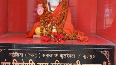 नववर्ष की पहली सुबह मध्यदेशीय (कान्दू) वैश्य समाज ने अपने कुलगुरु बाबा गणिनाथ जी महाराज के दर्शन–पूजन से आरंभ करने का आह्वान किया। कुशीनगर के मठिया नरईपुर स्थित मंदिर में सामूहिक उपस्थिति से सेवा, एकता और संस्कार के संकल्प को सुदृढ़ करने का संदेश दिया गया।
