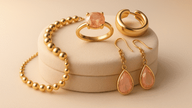 मीरजापुर की सुशीला देवी ने ग्रामीण आजीविका मिशन और योगी सरकार की महिला-केंद्रित योजनाओं की मदद से ज्वेलरी निर्माण का व्यवसाय शुरू कर आत्मनिर्भरता की नई कहानी लिखी। 15,000 रुपये मासिक आय के साथ वे अपने परिवार का सहारा बन चुकी हैं। सुशीला आज गांव की अन्य महिलाओं को रोजगार देकर उन्हें भी सशक्त बना रही हैं।