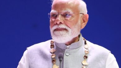 प्रधानमंत्री नरेंद्र मोदी को इथियोपिया के सर्वोच्च नागरिक सम्मान ‘ग्रेट ऑनर निशान ऑफ इथियोपिया’ से सम्मानित किया गया। उन्होंने इसे भारत-इथियोपिया की प्राचीन सभ्यतागत मित्रता और भरोसेमंद साझेदारी का प्रतीक बताया। यात्रा के दौरान दोनों देशों के बीच रणनीतिक साझेदारी, शिक्षा, स्वास्थ्य, डिजिटल क्षमता और शांति स्थापना से जुड़े कई अहम समझौते हुए। मुख्यमंत्री योगी आदित्यनाथ ने इसे प्रधानमंत्री मोदी के दूरदर्शी नेतृत्व और सशक्त कूटनीति का प्रमाण बताया।