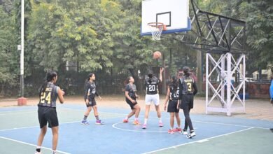 बनारस रेल इंजन कारखाना (बरेका), वाराणसी के बास्केटबॉल ग्राउंड पर प्रथम अजय सिंह मेमोरियल 3×3 बास्केटबॉल टूर्नामेंट का भव्य आयोजन 27–28 दिसंबर 2025 को किया जा रहा है। स्वर्गीय अजय सिंह की स्मृति में आयोजित इस प्रतियोगिता में अंडर-19 बालक एवं बालिकाओं की 30 टीमें भाग ले रही हैं। तेज़, रोमांचक मुकाबलों ने दर्शकों को आकर्षित किया। फाइनल व पुरस्कार वितरण 28 दिसंबर को होगा।