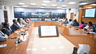 बरेका के राजभाषा विभाग के तत्वावधान में वरिष्ठ राजभाषा अधिकारी श्री अंकुर रामपाल के नेतृत्व में हिन्दी कार्यशाला आयोजित की गई। मुख्य वक्ता वरिष्ठ कार्मिक अधिकारी श्री राज कुमार गुप्ता ने “रेल सेवा (आचरण) तथा अनुशासन एवं अपील नियम” पर महत्वपूर्ण जानकारी दी। बरेका के विभिन्न विभागों के कर्मचारियों ने बड़ी संख्या में हिस्सा लिया और कार्यशाला को अत्यंत उपयोगी बताया।