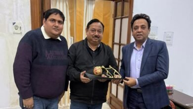इंडियन मोशन पिक्चर प्रोड्यूसर्स एसोसिएशन के अध्यक्ष अभय सिन्हा ने लखनऊ में उत्तर प्रदेश के प्रधान सचिव संजय प्रसाद से भेंट कर राज्य में फिल्म उद्योग के भविष्य पर चर्चा की। उत्तर प्रदेश सरकार की प्रगतिशील फिल्म नीति की सराहना करते हुए इम्पा ने लखनऊ में कार्यालय खोलने की घोषणा की। मुख्यमंत्री योगी आदित्यनाथ के नेतृत्व में राज्य को फिल्म हब बनाने के प्रयासों को गति मिल रही है।