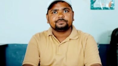 लखीमपुर खीरी के मुजाहिद शेख की कहानी योगी सरकार के आत्मनिर्भर उत्तर प्रदेश विजन की सशक्त मिसाल है। डिप्रेशन, आर्थिक तंगी और सामाजिक उपेक्षा से जूझते हुए उन्होंने मुख्यमंत्री युवा उद्यमी विकास अभियान के तहत ब्याज मुक्त ऋण लेकर डिजिटल मार्केटिंग और हेल्थ सर्विस का सफल व्यवसाय खड़ा किया। आज वे न केवल अपने परिवार का भविष्य संवार रहे हैं, बल्कि ग्रामीण युवाओं के लिए प्रेरणा और रोजगार के नए अवसर भी पैदा कर रहे हैं।