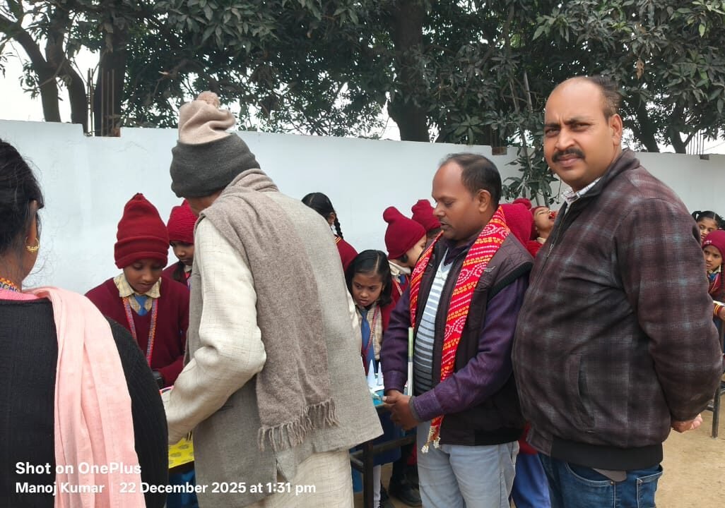 भलुअनी, देवरिया स्थित के0डी0 मेमोरियल स्कूल में राष्ट्रीय गणित दिवस पर गणित प्रदर्शनी और मैथ ओलम्पियाड आयोजित हुआ। मुख्य अतिथि ने रामानुजन के जीवन से प्रेरणा दी। कक्षा एक से आठ तक विद्यार्थियों ने गणितीय मॉडल प्रस्तुत किए। कार्यक्रम ने तार्किक सोच और रचनात्मकता को बढ़ावा दिया।