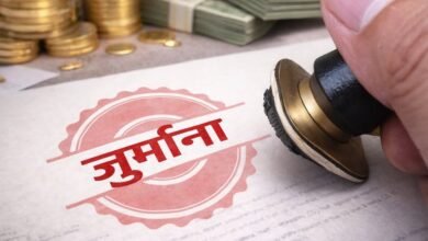 केंद्रीय उपभोक्ता संरक्षण प्राधिकरण (सीसीपीए) ने उपभोक्ता संरक्षण अधिनियम, 2019 के उल्लंघन में भ्रामक विज्ञापन प्रकाशित करने पर विजन आईएएस पर 11 लाख रुपये का जुर्माना लगाया है। जांच में पाया गया कि यूपीएससी सीएसई 2022 और 2023 के परिणामों से जुड़े दावों में महत्वपूर्ण जानकारी छिपाई गई, जिससे छात्रों और अभिभावकों को कोर्स की वास्तविक भूमिका को लेकर भ्रमित किया गया। प्राधिकरण ने पारदर्शिता और सत्य प्रकटीकरण पर जोर दिया है।