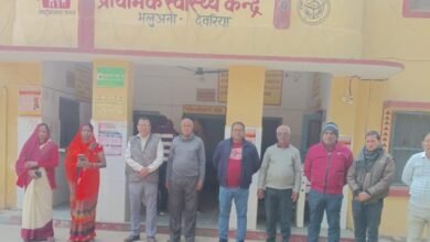 भलुअनी, देवरिया। प्राथमिक स्वास्थ्य केंद्र भलुअनी में रविवार को मुख्यमंत्री जन आरोग्य मेले का आयोजन किया गया, जिसमें 44 मरीजों का स्वास्थ्य परीक्षण कर निःशुल्क दवाएं दी गईं। वृद्ध मरीजों की शुगर व बीपी जांच की गई और सर्दी के मौसम में होने वाली बीमारियों से बचाव के बारे में जागरूक किया गया। ग्रामीणों में स्वास्थ्य के प्रति विश्वास बढ़ा।