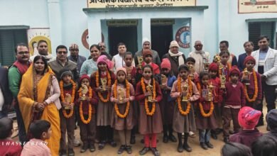 भलुअनी, देवरिया के प्राथमिक विद्यालय गोविन्द बल्लभ पंत नगर में अर्धवार्षिक परीक्षा में उत्कृष्ट प्रदर्शन करने वाले मेधावी छात्रों को सम्मानित किया गया। कार्यक्रम में नगर के समाजसेवियों ने छह छात्र-छात्राओं को गोद लेकर उनकी शिक्षा, संस्कार और आवश्यक जरूरतों में सहयोग का संकल्प लिया।