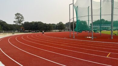 जौनपुर के इंदिरा गांधी स्पोर्ट्स स्टेडियम में 400×8 लेन इंटरनेशनल लेवल सिंथेटिक रनिंग ट्रैक का निर्माण पूरा हो गया है। वर्ल्ड एथलेटिक्स से प्रमाणन मिलने के बाद जल्द ही खिलाड़ियों को प्रैक्टिस की सुविधा मिलेगी। अब पूर्वांचल के धावक हर मौसम में आधुनिक ट्रैक पर अभ्यास कर राष्ट्रीय व अंतर्राष्ट्रीय स्तर पर बेहतर प्रदर्शन कर सकेंगे।