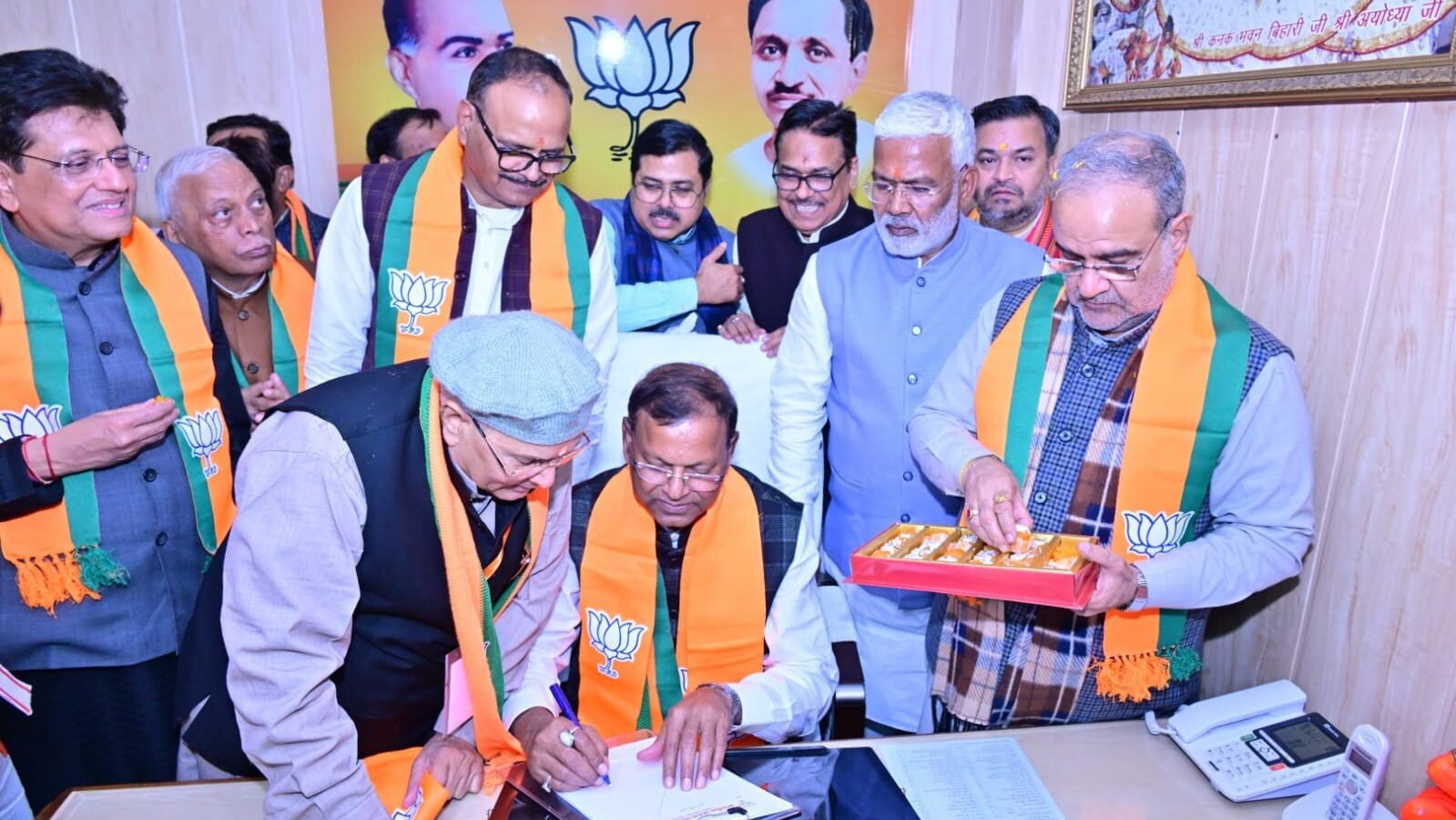 लखनऊ स्थित राम मनोहर लोहिया विधि विश्वविद्यालय में आयोजित भाजपा संगठन पर्व समारोह में नव निर्वाचित प्रदेश अध्यक्ष पंकज चौधरी ने कहा कि संगठन का हर आदेश उनके लिए सर्वोपरि है। उन्होंने कार्यकर्ताओं को पार्टी की असली शक्ति बताते हुए संगठन, संपर्क, संवाद और समन्वय को अपना मूलमंत्र बताया। केंद्रीय नेतृत्व और कार्यकर्ताओं के प्रति आभार व्यक्त करते हुए उन्होंने संगठन को और मजबूत बनाने का संकल्प दोहराया।