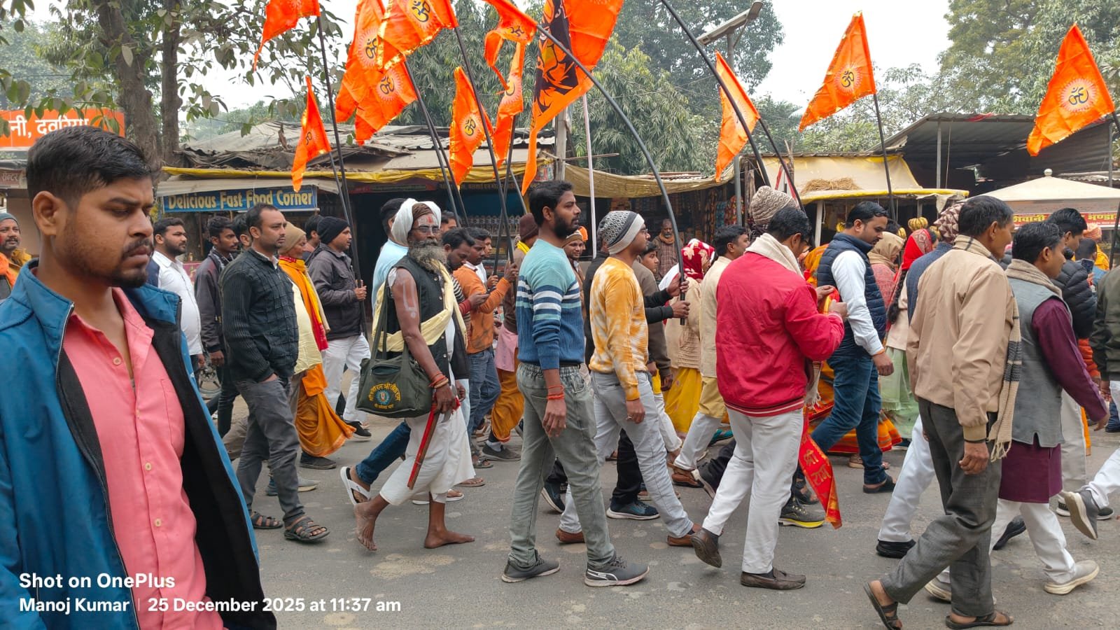 भलुअनी, देवरिया में आयोजित हिंदू सम्मेलन में राष्ट्रीय स्वयंसेवक संघ के गोरक्ष प्रांत सरकार्यवाह रामविलास चौबे ने कहा कि हिंदू समाज का उद्देश्य केवल स्वयं का उत्थान नहीं, बल्कि पूरी दुनिया को सही दिशा देना है। उन्होंने जाति-भेद और छुआछूत छोड़कर आचरण शुद्ध करने का आह्वान किया। कार्यक्रम में हिंदू एकता, समरसता और मानवता के संरक्षण पर बल देते हुए भारत को मार्गदर्शक राष्ट्र बनाने का संकल्प दोहराया गया।