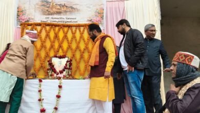 वाराणसी के सारनाथ क्षेत्र में बाबा गणिनाथ भक्त मण्डल द्वारा आयोजित बाबा गणिनाथ जी का भव्य पूजनोत्सव एवं मद्धेशिया पारिवारिक मिलन समारोह श्रद्धा और उल्लास के साथ सम्पन्न हुआ। कार्यक्रम में विधिवत पूजन, सामाजिक विचार-विमर्श, वैवाहिक परिचय सम्मेलन, सम्मान समारोह और पारंपरिक खेलों का आयोजन किया गया। समाज के सभी वर्गों की सक्रिय सहभागिता ने आयोजन को पारिवारिक एकता और सांस्कृतिक चेतना का प्रतीक बना दिया।