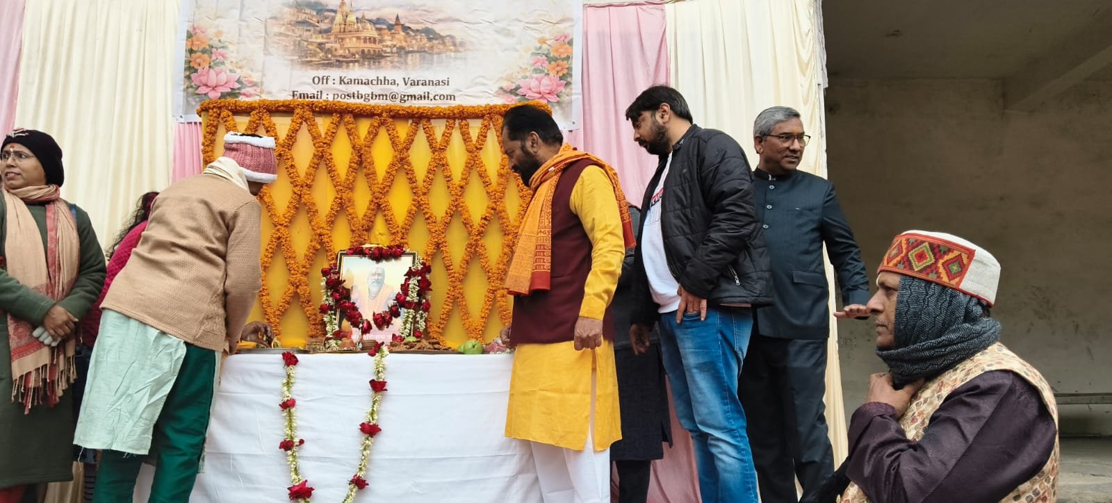 वाराणसी के सारनाथ क्षेत्र में बाबा गणिनाथ भक्त मण्डल द्वारा आयोजित बाबा गणिनाथ जी का भव्य पूजनोत्सव एवं मद्धेशिया पारिवारिक मिलन समारोह श्रद्धा और उल्लास के साथ सम्पन्न हुआ। कार्यक्रम में विधिवत पूजन, सामाजिक विचार-विमर्श, वैवाहिक परिचय सम्मेलन, सम्मान समारोह और पारंपरिक खेलों का आयोजन किया गया। समाज के सभी वर्गों की सक्रिय सहभागिता ने आयोजन को पारिवारिक एकता और सांस्कृतिक चेतना का प्रतीक बना दिया।