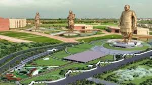 लखनऊ में राष्ट्र नायकों डॉ. श्यामा प्रसाद मुखर्जी, पंडित दीनदयाल उपाध्याय और श्रद्धेय अटल बिहारी वाजपेई को समर्पित राष्ट्र प्रेरणा स्थल का उद्घाटन प्रधानमंत्री नरेंद्र मोदी 25 दिसंबर को करेंगे। इससे पहले मुख्यमंत्री योगी आदित्यनाथ ने स्थल का निरीक्षण कर उद्घाटन समारोह की तैयारियों, सुरक्षा, पार्किंग और स्वच्छता व्यवस्था की समीक्षा की। सीएम ने अधिकारियों को सभी व्यवस्थाएं समय से पूर्ण करने के निर्देश दिए।