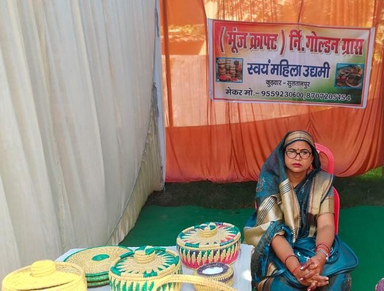 सुल्तानपुर जिले में मुख्यमंत्री युवा उद्यमी विकास अभियान और एक जिला एक उत्पाद योजना ने बेरोजगार युवाओं को आत्मनिर्भर बना दिया है। ब्याज मुक्त ऋण, मार्जिन मनी सब्सिडी और प्रशिक्षण के माध्यम से युवाओं ने लाइब्रेरी, ब्यूटी पार्लर, मूंजक्राफ्ट जैसे व्यवसाय शुरू किए। इससे न केवल रोजगार सृजन हुआ, बल्कि युवाओं की मासिक आय 40 हजार से एक लाख रुपये तक पहुंच रही है।