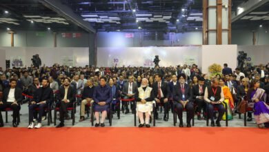 केंद्रीय वाणिज्य एवं उद्योग मंत्री पीयूष गोयल ने कहा कि स्टार्टअप इंडिया आज नए भारत का निर्णायक राष्ट्रीय आंदोलन बन चुका है। उन्होंने बताया कि 2016 में जहां देश में करीब 400 स्टार्टअप थे, वहीं अब इनकी संख्या दो लाख से अधिक हो गई है, जिससे लगभग 21 लाख रोजगार सृजित हुए हैं। डीप टेक, एआई और उभरती तकनीकों पर फोकस के साथ स्टार्टअप क्रांति छोटे शहरों और गांवों तक फैल चुकी है।