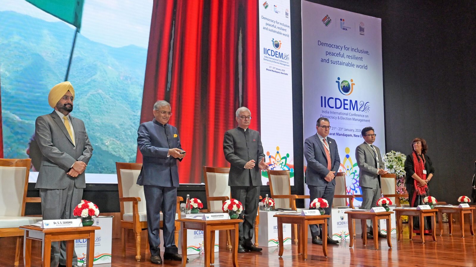 मुख्य चुनाव आयुक्त ज्ञानेश कुमार ने नई दिल्ली में आयोजित अंतरराष्ट्रीय सम्मेलन आईआईसीडीईएम-2026 में भारत के चुनाव आयोग के एकीकृत डिजिटल प्लेटफॉर्म ईसीआईनेट का उद्घाटन किया। यह मंच नागरिकों, उम्मीदवारों, राजनीतिक दलों और चुनाव अधिकारियों को एक ही सुरक्षित प्लेटफॉर्म पर सभी चुनावी सेवाएं उपलब्ध कराएगा। ईसीआईनेट 22 अनुसूचित भाषाओं और अंग्रेजी में उपलब्ध है। इसमें मतदाता पंजीकरण, ई-ईपीआईसी डाउनलोड, शिकायत निवारण, मतदान रुझान जैसी सेवाएं शामिल हैं। आयोग ने इसकी तकनीक को अन्य देशों के साथ साझा करने का भी प्रस्ताव दिया है।