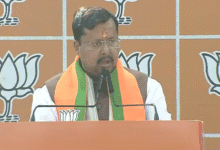 भाजपा के नवनिर्वाचित राष्ट्रीय अध्यक्ष नितिन नबीन ने तमिलनाडु, असम और पश्चिम बंगाल समेत कई राज्यों में जनसांख्यिकीय बदलाव को बड़ी चुनौती बताया। दिल्ली स्थित भाजपा मुख्यालय में उन्होंने कहा कि आगामी विधानसभा चुनावों में पार्टी के सशक्त कार्यकर्ता इन चुनौतियों का सामना करेंगे। उन्होंने भाजपा को एक संस्कार आधारित संगठन बताते हुए 2047 तक विकसित भारत के लक्ष्य को दोहराया और युवाओं से धैर्यपूर्वक राजनीति में सक्रिय रहने का आह्वान किया।