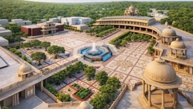 वृन्दावन में श्री बांके बिहारी मंदिर कॉरिडोर निर्माण की दिशा में शुक्रवार को ऐतिहासिक कदम उठाया गया, जब पहली भूमि रजिस्ट्री सफलतापूर्वक संपन्न हुई। गोस्वामी परिवार ने स्वेच्छा से भूमि रजिस्ट्री कर कॉरिडोर निर्माण का मार्ग प्रशस्त किया। इस परियोजना से ठाकुर जी के दर्शन सुरक्षित और सुगम होंगे, संकरी गलियों में भीड़ का दबाव घटेगा और ब्रज क्षेत्र में धार्मिक पर्यटन व रोजगार के नए अवसर विकसित होंगे।