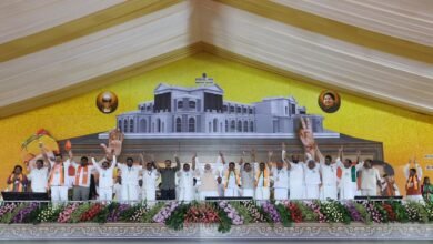 चेन्नई के निकट आयोजित विशाल जनसभा में प्रधानमंत्री नरेंद्र मोदी की मौजूदगी में राजग के सहयोगी दलों ने द्रमुक सरकार पर वंशवादी और भ्रष्ट शासन के गंभीर आरोप लगाए। अन्नाद्रमुक, भाजपा, पीएमके और एएमएमके नेताओं ने दावा किया कि आगामी विधानसभा चुनावों में द्रमुक को सत्ता से बेदखल किया जाएगा। राजग नेताओं ने तमिलनाडु में सत्ता परिवर्तन का भरोसा जताते हुए भारी बहुमत से जीत का दावा किया।