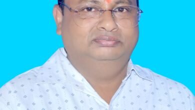 देवरिया के भटनी नगर पंचायत कार्यालय में 9 जनवरी शाम 5 बजे विकास कार्यों को लेकर महत्वपूर्ण बैठक होगी। नगर पंचायत अध्यक्ष विजय कुमार गुप्ता के अनुसार बैठक में सड़क चौड़ीकरण, अतिक्रमण हटाने, नदी कटान रोकने और नागरिक सुरक्षा जैसे मुद्दों पर विचार किया जाएगा। बैठक में जनप्रतिनिधि, प्रशासन व पत्रकार आमंत्रित हैं।