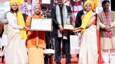 राष्ट्रीय युवा दिवस पर मुख्यमंत्री योगी आदित्यनाथ ने प्रदेश को खेल और युवा सशक्तिकरण की नई सौगात दी। सुल्तानपुर, कासगंज व फतेहपुर में ग्रामीण स्टेडियम का शिलान्यास तथा खेलो इंडिया योजना के तहत पांच मल्टीपर्पज हॉल का लोकार्पण किया गया। इस अवसर पर राज्य स्तरीय विवेकानंद यूथ अवार्ड प्रदान कर युवाओं, युवक एवं महिला मंगल दलों को सम्मानित किया गया।