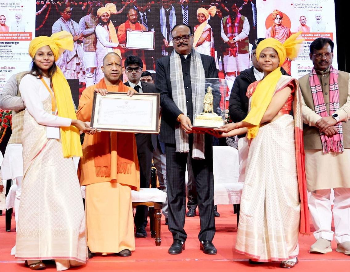 राष्ट्रीय युवा दिवस पर मुख्यमंत्री योगी आदित्यनाथ ने प्रदेश को खेल और युवा सशक्तिकरण की नई सौगात दी। सुल्तानपुर, कासगंज व फतेहपुर में ग्रामीण स्टेडियम का शिलान्यास तथा खेलो इंडिया योजना के तहत पांच मल्टीपर्पज हॉल का लोकार्पण किया गया। इस अवसर पर राज्य स्तरीय विवेकानंद यूथ अवार्ड प्रदान कर युवाओं, युवक एवं महिला मंगल दलों को सम्मानित किया गया।