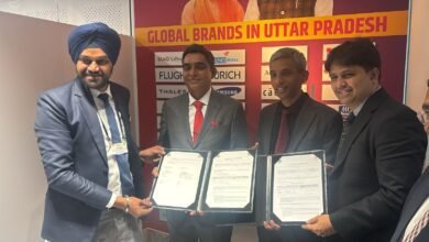 मुख्यमंत्री योगी आदित्यनाथ के नेतृत्व में उत्तर प्रदेश सरकार ने वर्ल्ड इकोनॉमिक फोरम दावोस 2026 में वैश्विक निवेशकों के समक्ष राज्य के निवेश अवसर प्रभावी ढंग से प्रस्तुत किए। प्रतिनिधिमंडल ने लुई ड्रेफस, सिफी टेक्नोलॉजीज सहित कई अंतरराष्ट्रीय कंपनियों से मुलाकात की। कृषि, डेटा सेंटर, एआई, सस्टेनेबल एनर्जी और लॉजिस्टिक्स में निवेश को लेकर सकारात्मक संकेत मिले, जिससे यूपी वैश्विक निवेश मानचित्र पर मजबूत बनकर उभर रहा है।