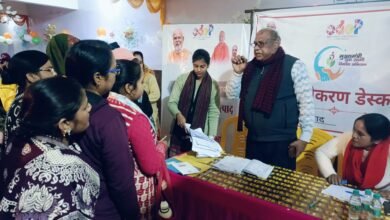 मुख्यमंत्री योगी आदित्यनाथ के नेतृत्व में उत्तर प्रदेश में युवाओं को स्वरोजगार से जोड़ने की दिशा में बड़ा कदम उठाया गया है। 25 जिलों में आयोजित सीएम युवा हेल्पडेस्क में विश्वकर्मा श्रम सम्मान योजना और ओडीओपी कार्यक्रम से जुड़े हजारों प्रशिक्षणार्थियों ने भाग लिया। महज कुछ घंटों में 1072 युवाओं ने सीएम युवा उद्यमी विकास योजना के तहत आवेदन किया, जो बताता है कि प्रदेश में उद्यमिता और आत्मनिर्भरता का माहौल तेजी से मजबूत हो रहा है।