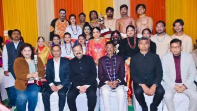 नई दिल्ली के कर्तव्य पथ पर आयोजित गणतंत्र दिवस परेड में उत्तर प्रदेश की झांकी को पॉपुलर च्वॉइस श्रेणी में द्वितीय पुरस्कार मिला। झांकी में बुंदेलखण्ड की सांस्कृतिक विरासत और आधुनिक उत्तर प्रदेश की विकास यात्रा को प्रभावशाली ढंग से प्रस्तुत किया गया। कालिंजर दुर्ग, हस्तशिल्प, एक जनपद एक उत्पाद, ब्रह्मोस मिसाइल और आधुनिक अवसंरचना जैसे तत्वों ने लोगों का ध्यान आकर्षित किया। यह लगातार सातवां वर्ष है जब उत्तर प्रदेश की झांकी को राष्ट्रीय स्तर पर सम्मान मिला।