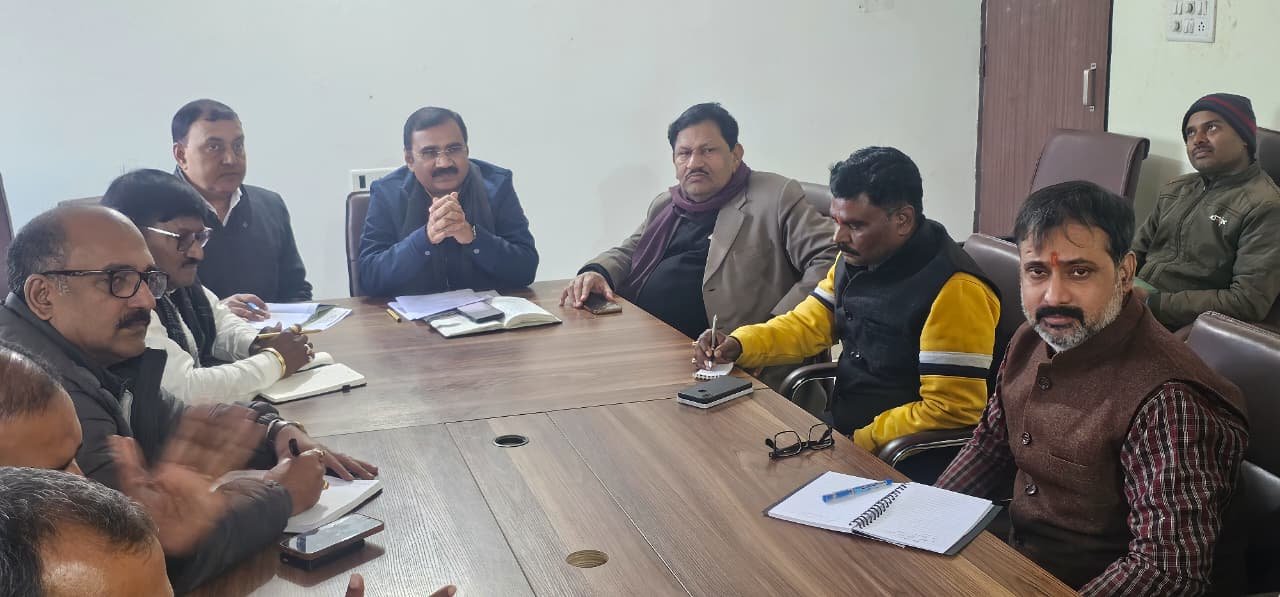 नव निर्वाचित भाजपा प्रदेश अध्यक्ष पंकज चौधरी के 7 जनवरी को प्रथम काशी आगमन को लेकर भारतीय जनता पार्टी ने भव्य स्वागत की तैयारियां पूरी कर ली हैं। रोहनिया स्थित क्षेत्रीय कार्यालय में हुई बैठक में क्षेत्रीय अध्यक्ष दिलीप पटेल ने बताया कि कैथी से सर्किट हाउस तक 10 स्वागत प्वाइंट बनाए गए हैं। ढोल-नगाड़े, शंखध्वनि, पुष्प वर्षा और “हर-हर महादेव” के उद्घोष के साथ पारंपरिक व अनुशासित स्वागत किया जाएगा।