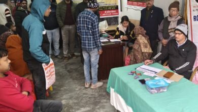 वाराणसी के लोहारपुरवा सोनकर बस्ती में रोटरी क्लब ब्लड डोनर्स वाराणसी एवं बाबा गणिनाथ भक्त मण्डल वाराणसी के संयुक्त तत्वावधान में निःशुल्क नेत्र जांच शिविर आयोजित हुआ। 65 मरीजों की जांच में 15 को आर. जे. शंकरा नेत्र अस्पताल में ऑपरेशन हेतु भर्ती किया गया। शिविर ने जरूरतमंदों को नई रोशनी और उम्मीद दी।