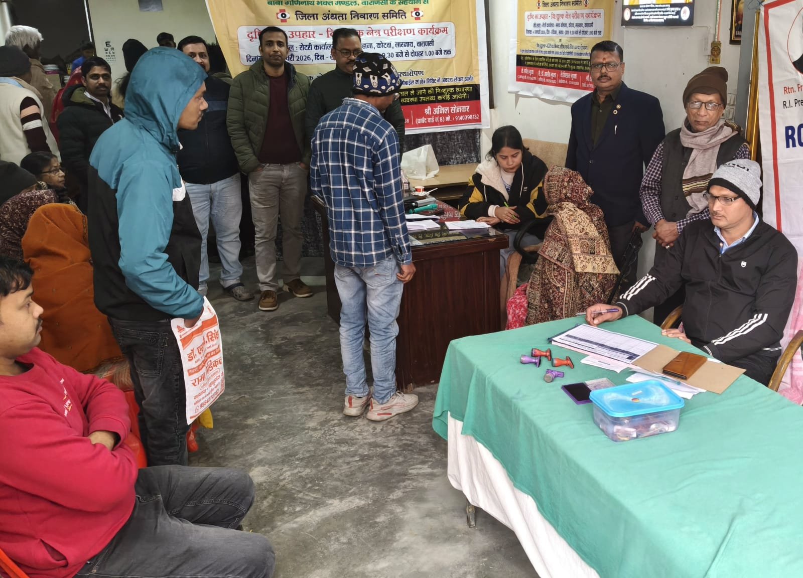 वाराणसी के लोहारपुरवा सोनकर बस्ती में रोटरी क्लब ब्लड डोनर्स वाराणसी एवं बाबा गणिनाथ भक्त मण्डल वाराणसी के संयुक्त तत्वावधान में निःशुल्क नेत्र जांच शिविर आयोजित हुआ। 65 मरीजों की जांच में 15 को आर. जे. शंकरा नेत्र अस्पताल में ऑपरेशन हेतु भर्ती किया गया। शिविर ने जरूरतमंदों को नई रोशनी और उम्मीद दी।