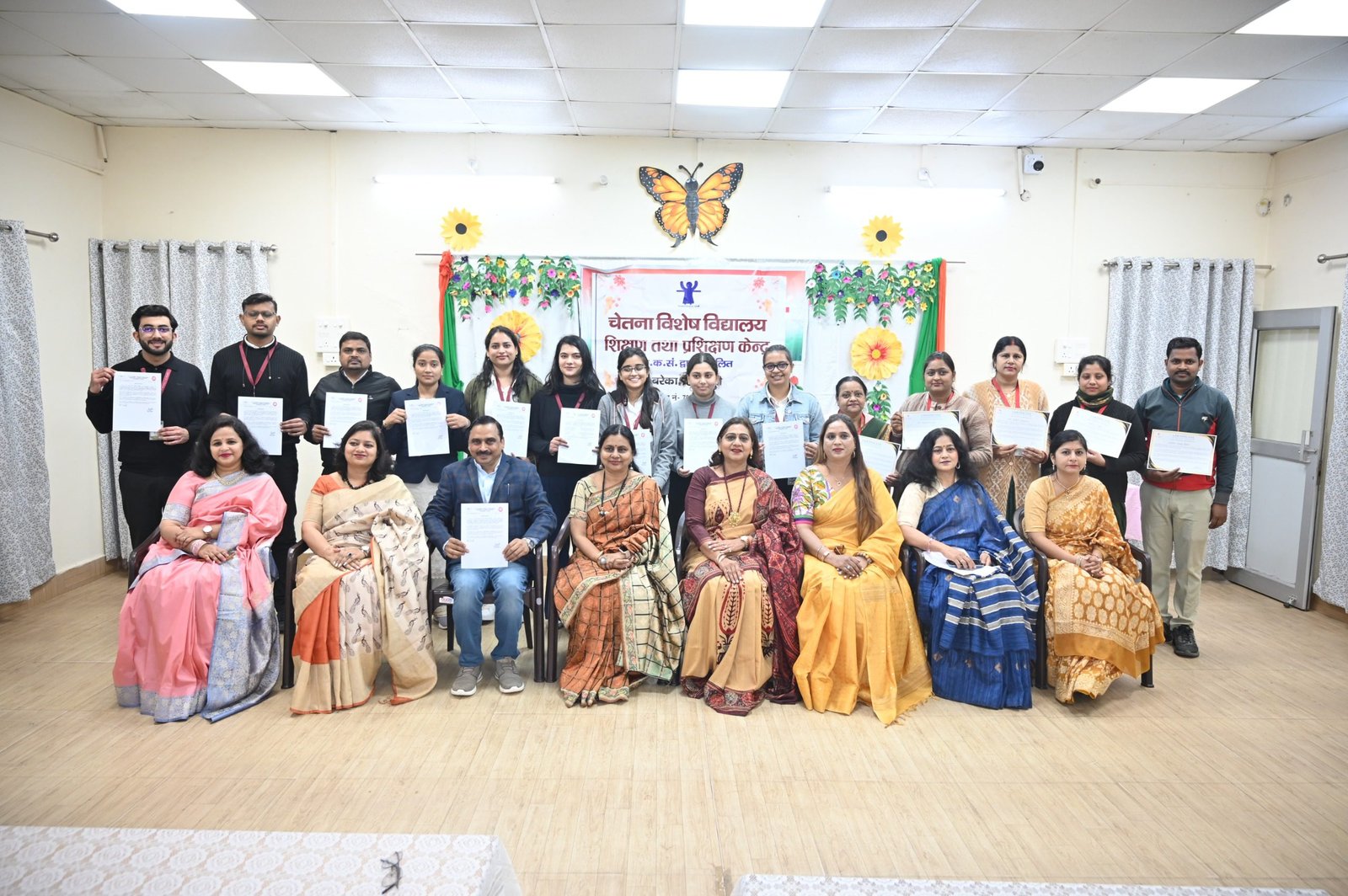 बरेका महिला कल्याण संगठन द्वारा संचालित चेतना प्रशिक्षण केंद्र में चाइल्डहुड टेस्टिंग, असेसमेंट एवं प्रबंधन विषय पर आयोजित पांच दिवसीय प्रशिक्षण कार्यक्रम का सफल समापन हुआ। प्रशिक्षण उपरांत सभी शिक्षकों को “नई सुबह” संस्था की ओर से प्रमाण पत्र प्रदान किए गए। इस अवसर पर शिक्षकों व कर्मचारियों को यूनिफॉर्म तथा बच्चों को मिष्ठान का वितरण किया गया।