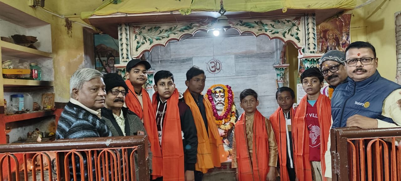 नववर्ष के प्रथम दिन बाबा गणिनाथ भक्त मंडल के आह्वान पर देशभर के मद्धेशिया समाज के श्रद्धालुओं ने अपने आसपास स्थित मंदिरों में पहुँचकर बाबा गणिनाथ का दर्शन–पूजन किया और आशीर्वाद प्राप्त कर नए वर्ष के कार्यों की शुरुआत की। जिन क्षेत्रों में मंदिर उपलब्ध नहीं थे, वहाँ श्रद्धालुओं ने घरों में बाबा का चित्र स्थापित कर पूजा-अर्चना की। मंडल के राष्ट्रीय संरक्षक श्री राजेंद्र प्रसाद गुप्ता ने समाज से नियमित पूजन, चालीसा पाठ और खिचड़ी सहभोज के माध्यम से सामाजिक एकता मजबूत करने की अपील की। उन्होंने कहा कि बाबा अपने भक्तों को कभी निराश नहीं करते।