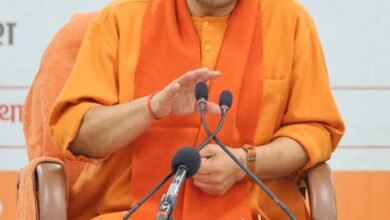 योगी आदित्यनाथ ने लखनऊ में आयोजित प्रेस वार्ता में कहा कि ‘प्रगति’ गवर्नेंस रिफॉर्म का सशक्त मॉडल है, जो इंटेंट, टेक्नोलॉजी और अकाउंटेबिलिटी को एक साथ लाता है। उन्होंने बताया कि नरेंद्र मोदी के विजन से विकसित यह प्रणाली परियोजनाओं को समयबद्ध रूप से धरातल पर उतार रही है। प्रगति के कारण उत्तर प्रदेश आज बॉटलनेक स्टेट से ब्रेकथ्रू स्टेट में बदल चुका है और इंफ्रास्ट्रक्चर विकास में अग्रणी भूमिका निभा रहा है।