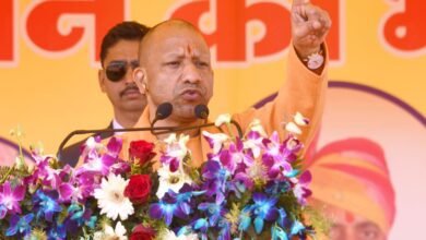 हरियाणा के सोनीपत में आयोजित नाथ संप्रदाय कार्यक्रम में मुख्यमंत्री योगी आदित्यनाथ ने लव जिहाद, अवैध धर्मांतरण और राष्ट्रविरोधी गतिविधियों पर कड़ा रुख अपनाने की बात कही। उन्होंने कहा कि बेटियों की सुरक्षा से कोई समझौता नहीं किया जाएगा और समाज को भी जागरूक होकर ऐसे षड्यंत्रों का विरोध करना होगा। सीएम ने संत समाज से आगे आकर सामाजिक और सांस्कृतिक चेतना को मजबूत करने का आह्वान किया।